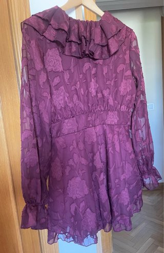 Vestido corto burdeos volantes talla M