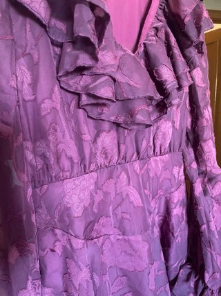 Vestido corto burdeos volantes talla M