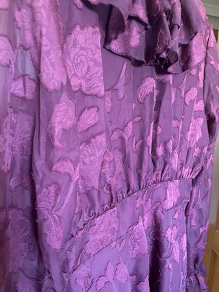 Vestido corto burdeos volantes talla M
