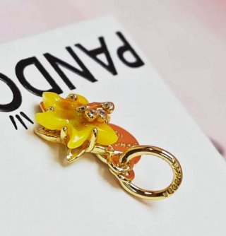 Pandora Flor Dorada Rapunzel