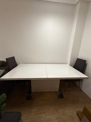 Tavolo da pranzo estensibile bianco con sedie