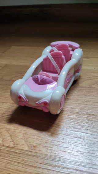 Muñeca Bratz en Coche Rosa