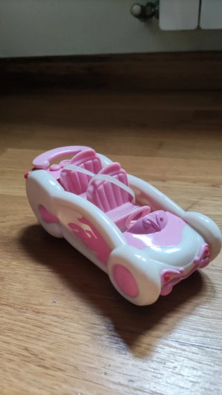 Muñeca Bratz en Coche Rosa