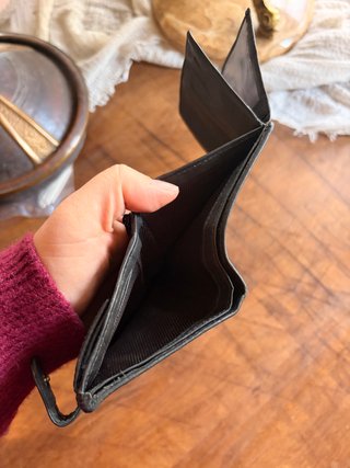 Cartera de piel negra
