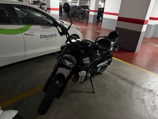 Husqvarna Svartpilen 801 negra