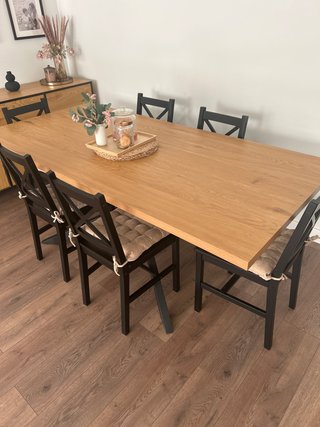 Mesa comedor y 6 sillas madera.  4 meses de uso.