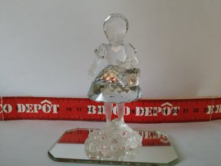 Figura Swarovski Ragazza con Cestino in Cristallo