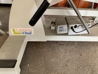 Camillas medicas una eléctrica y otra normal