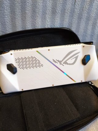 Asus ROG Ally Z1 Extreme + Custodia