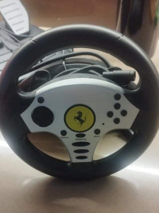 Volante Thrustmaster Universal Challenge Ferrari