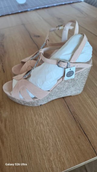 Zapatos de fiesta Lodi beige con pedrería