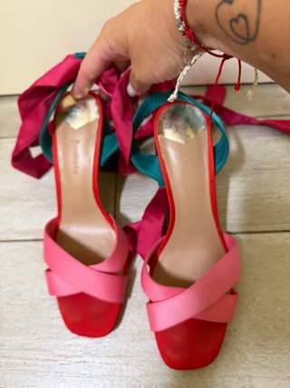 Sandalias Stradivarius tacón bloque rosa/turquesa