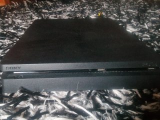 Ps4 Slim negra