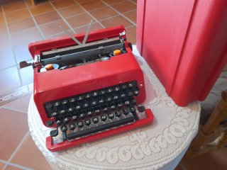 Máquina de escribir Valentine Roja