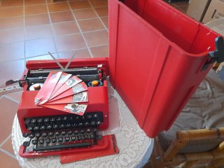 Máquina de escribir Valentine Roja