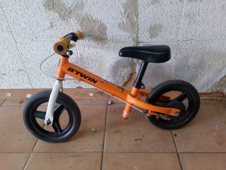 Bicicleta de equilibrio naranja Btwin