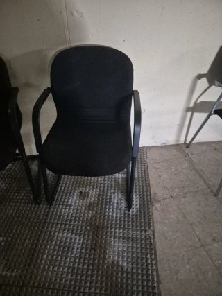 Silla de oficina negra