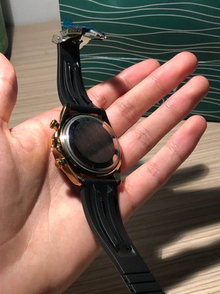 Reloj Hombre Negro y Dorado
