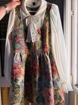 Vestido SHEIN floral blanco de otoño.
