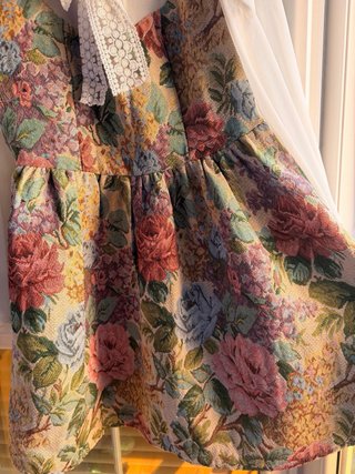 Vestido SHEIN floral blanco de otoño.