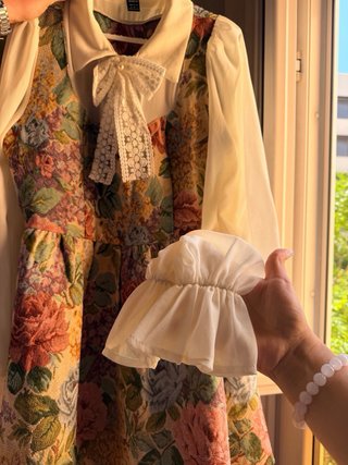 Vestido SHEIN floral blanco de otoño.