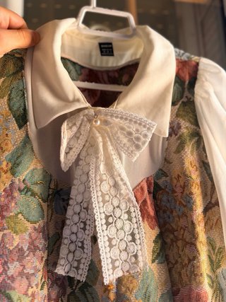Vestido SHEIN floral blanco de otoño.