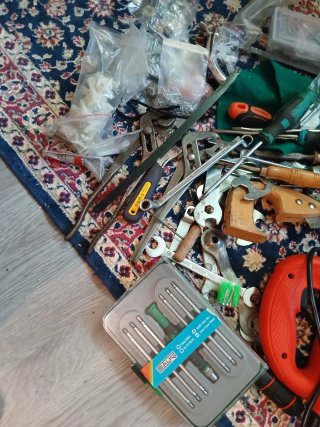 Lote de herramientas manuales y algunas antiguas