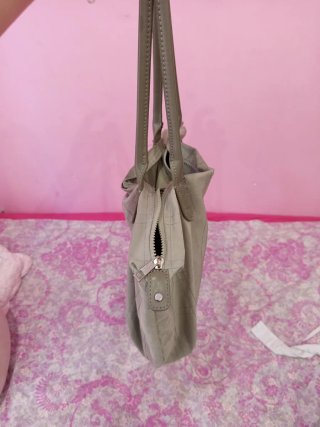 Bolso de mano beige y verde Oliva