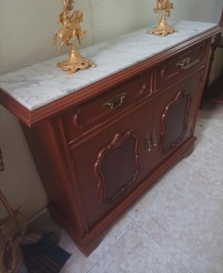 Cómoda de madera con mármol y 4 cajones