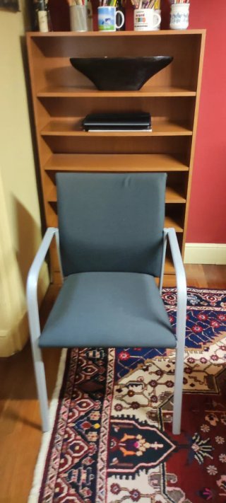 Silla de oficina gris y marrón