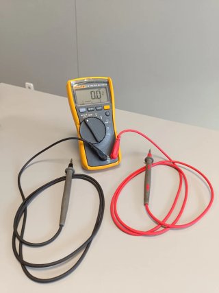 Fluke 114 True RMS multimeter