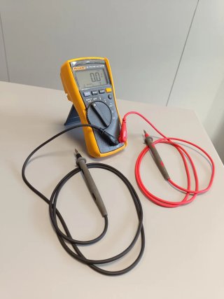 Fluke 114 True RMS multimeter
