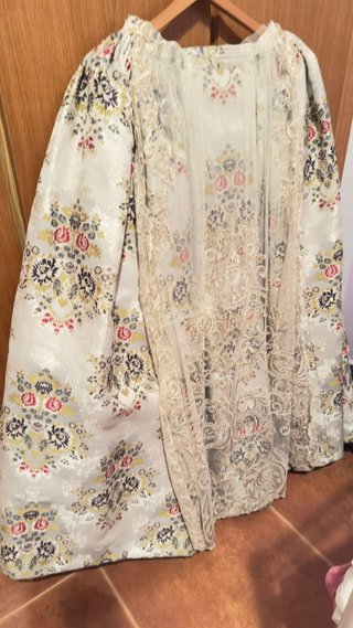 Vestido de Fallera blanco grisáceo