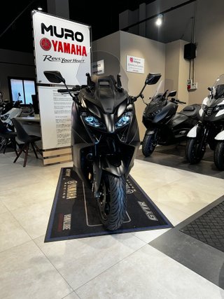 Yamaha TMAX 560 Maxi Scooter Negra