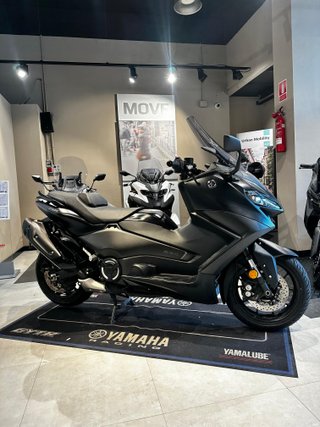 Yamaha TMAX 560 Maxi Scooter Negra