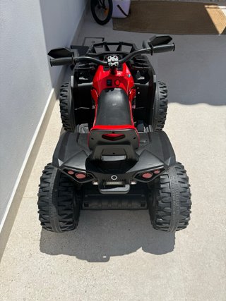 Quad infantil rojo y negro