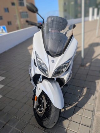 Suzuki Burgman 400 Blanca