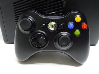 XBOX 360 SLIM CON MANDO  Y JUEGO (182406)