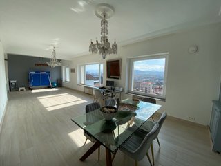 Mesa Comedor Cristal extensible y 6 Sillas Grises