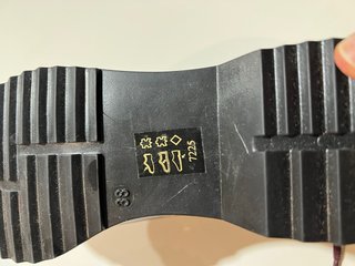 Zapato PIEL Mujer Burdeos suela negra.