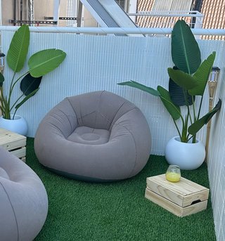 Sillón hinchable gris cómodo con bomba incluida