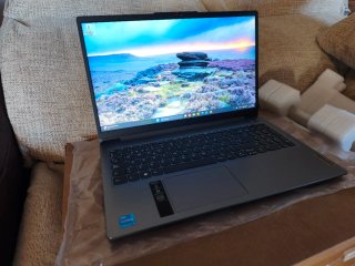 Lenovo IdeaPad Slim 3 15IRH8 16GB RAM Y 512 GB