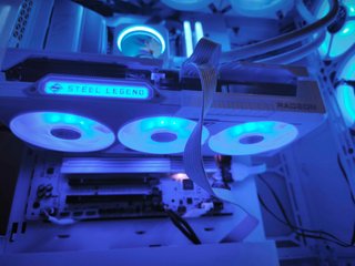 RX 9070 XT Steel Legend Radeon blanca