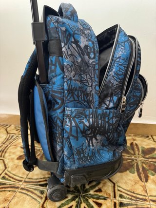 Mochila escolar con ruedas graffiti marca totto