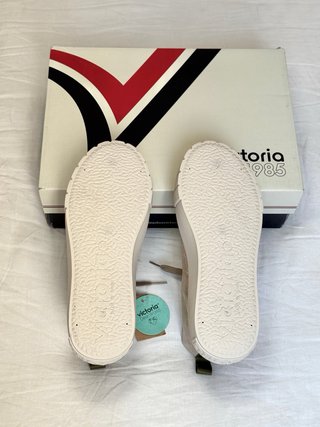 Nuavas zapatillas altas para mujer Victoria T.39