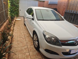 Opel Astra   GTC 2010