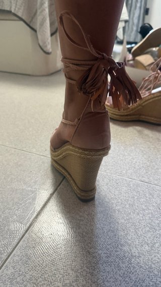 Zapatos de plataforma con cordones y flecos