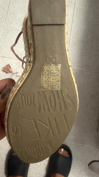 Zapatos de plataforma con cordones y flecos