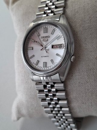 Reloj Seiko 5 Automático Vintage Esfera Blanca
