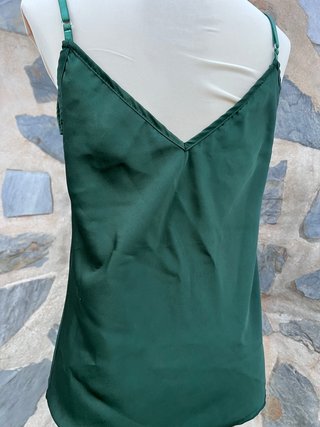 Top lencero verde esmeralda con encaje